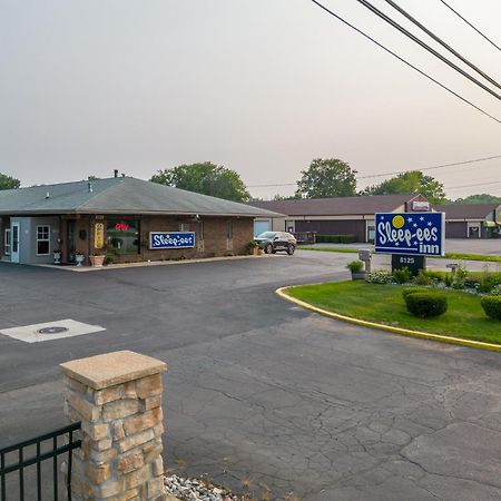 Sleep-Ees Inn, Saginaw & Frankenmuth エクステリア 写真