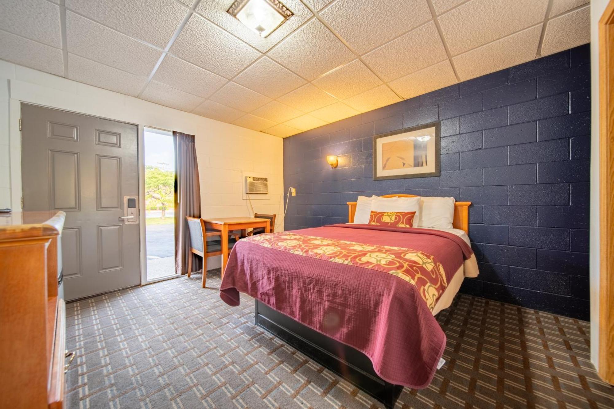 Sleep-Ees Inn, Saginaw & Frankenmuth エクステリア 写真