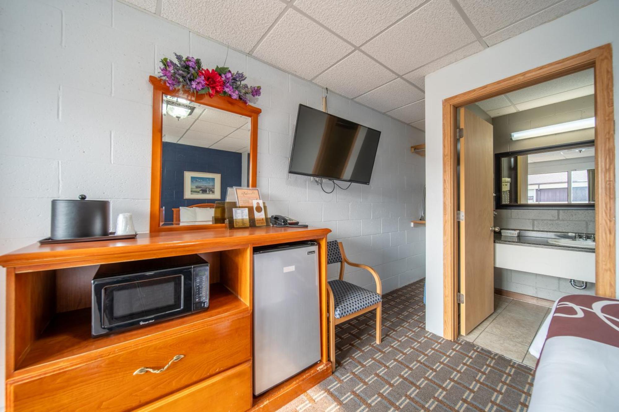 Sleep-Ees Inn, Saginaw & Frankenmuth エクステリア 写真