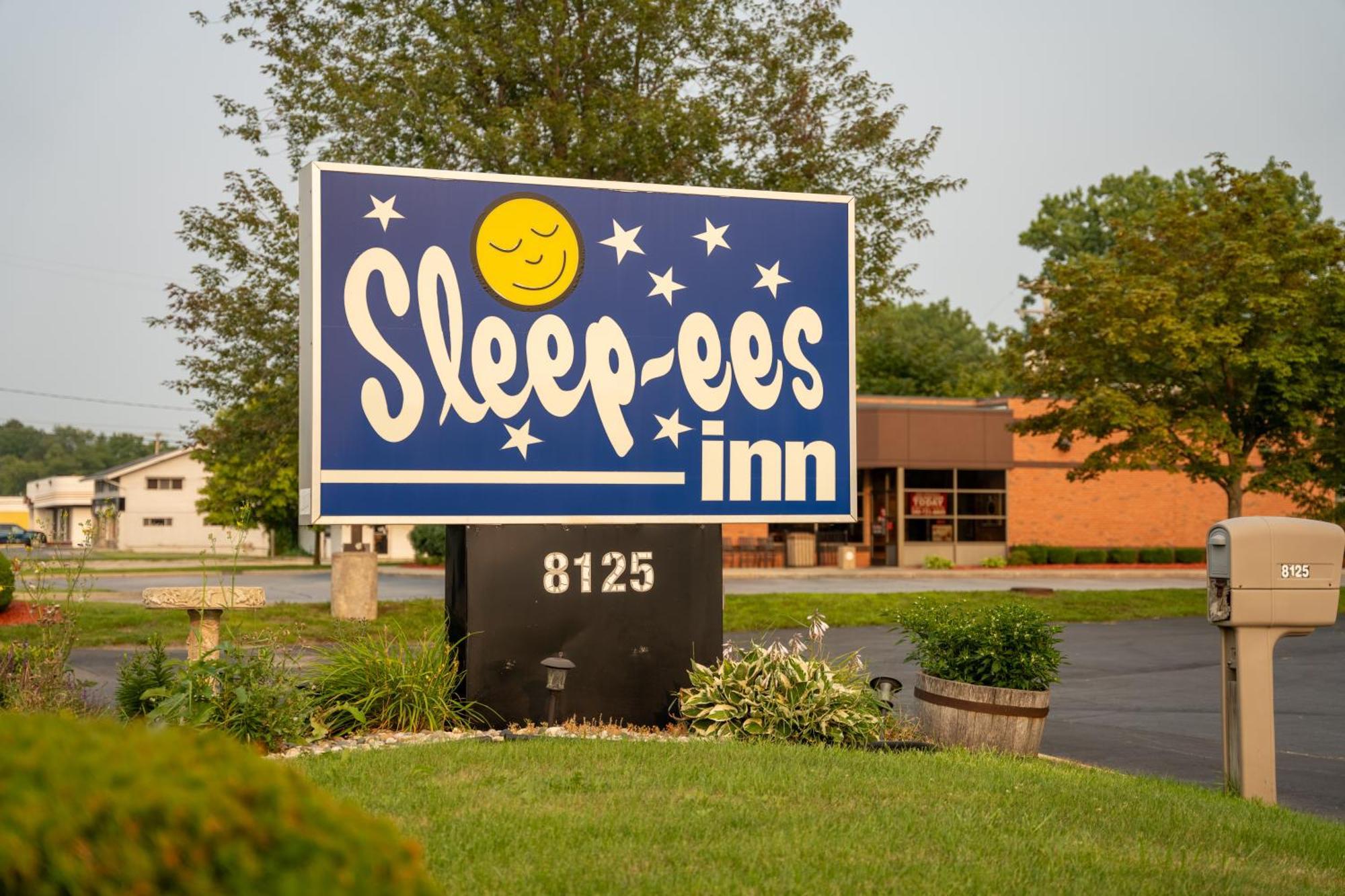 Sleep-Ees Inn, Saginaw & Frankenmuth エクステリア 写真