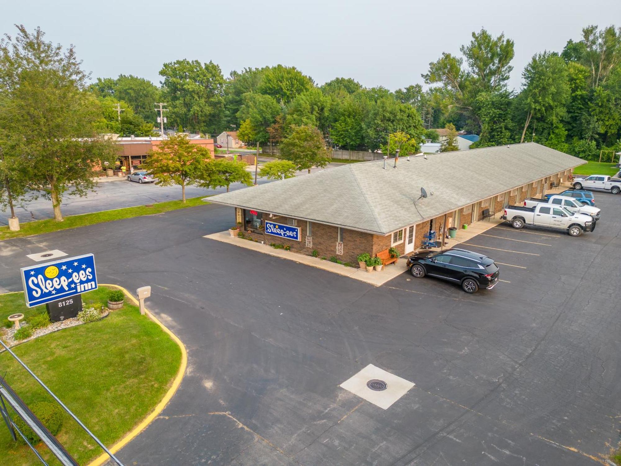 Sleep-Ees Inn, Saginaw & Frankenmuth エクステリア 写真