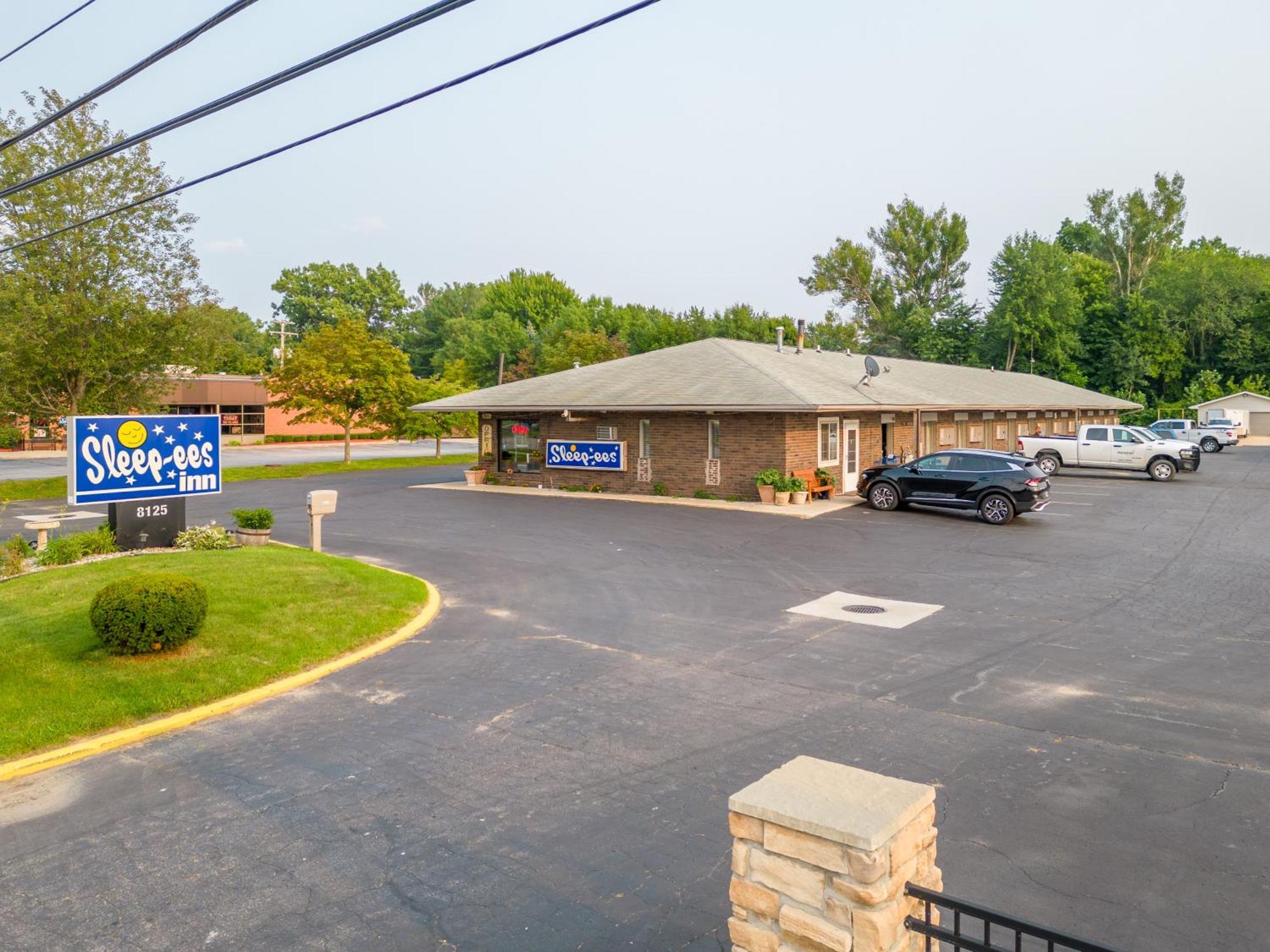Sleep-Ees Inn, Saginaw & Frankenmuth エクステリア 写真