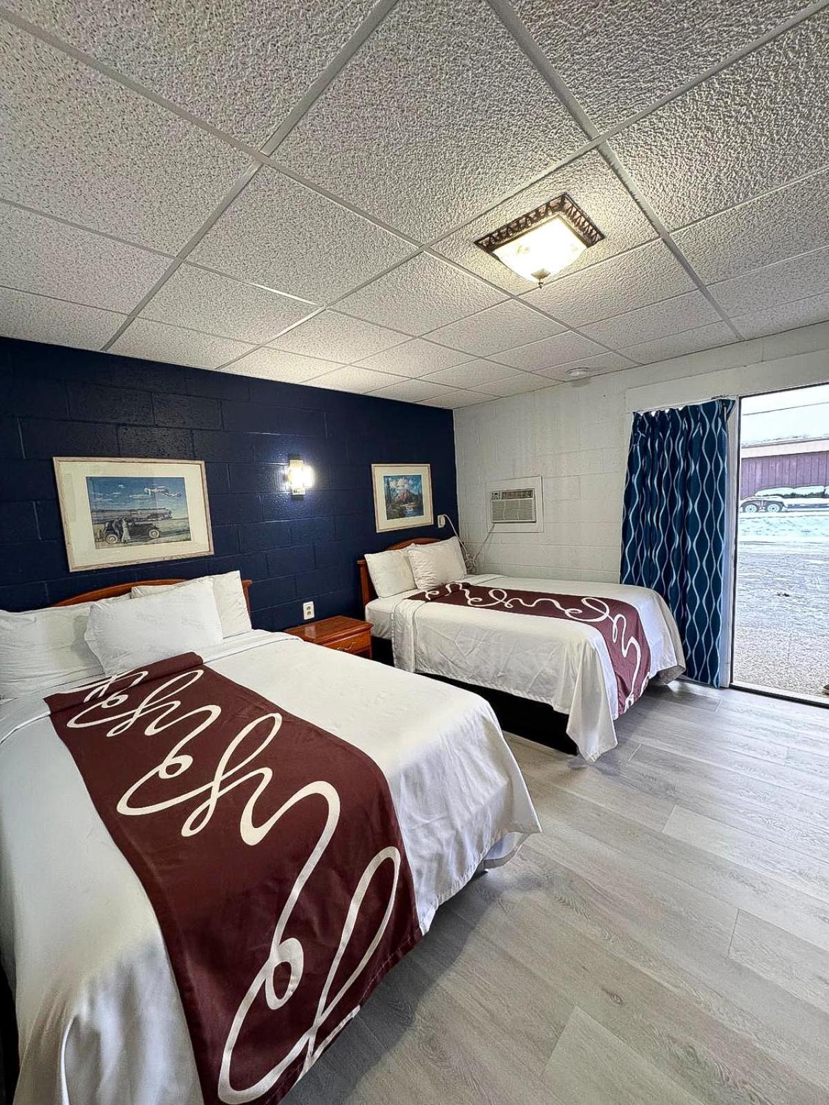 Sleep-Ees Inn, Saginaw & Frankenmuth エクステリア 写真