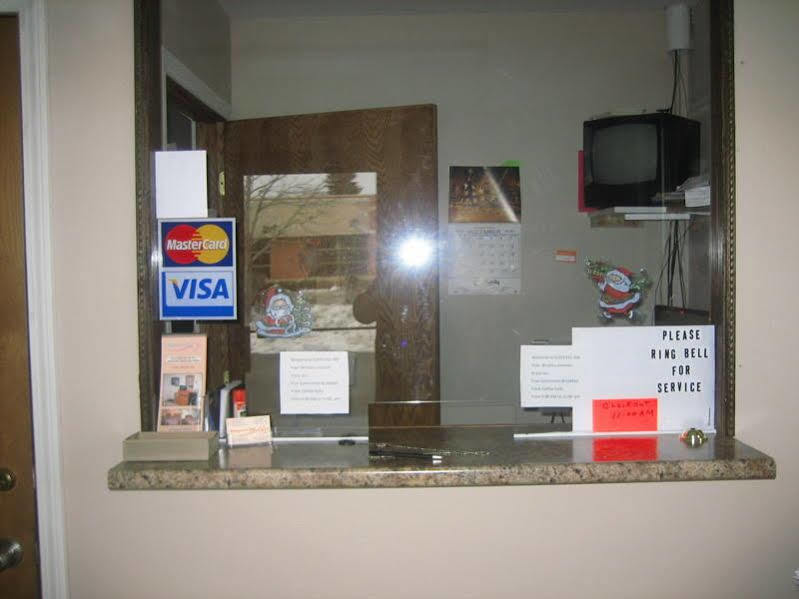 Sleep-Ees Inn, Saginaw & Frankenmuth エクステリア 写真